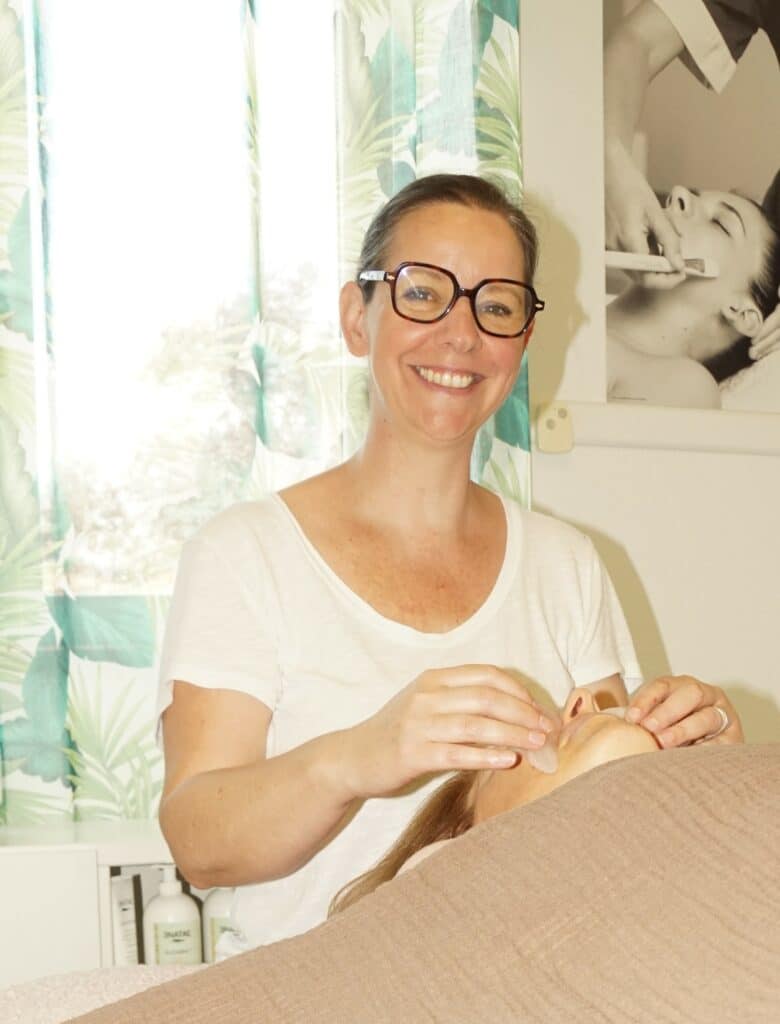 "Marion, praticienne en massages et soins visage à l'Institut de beauté Marion